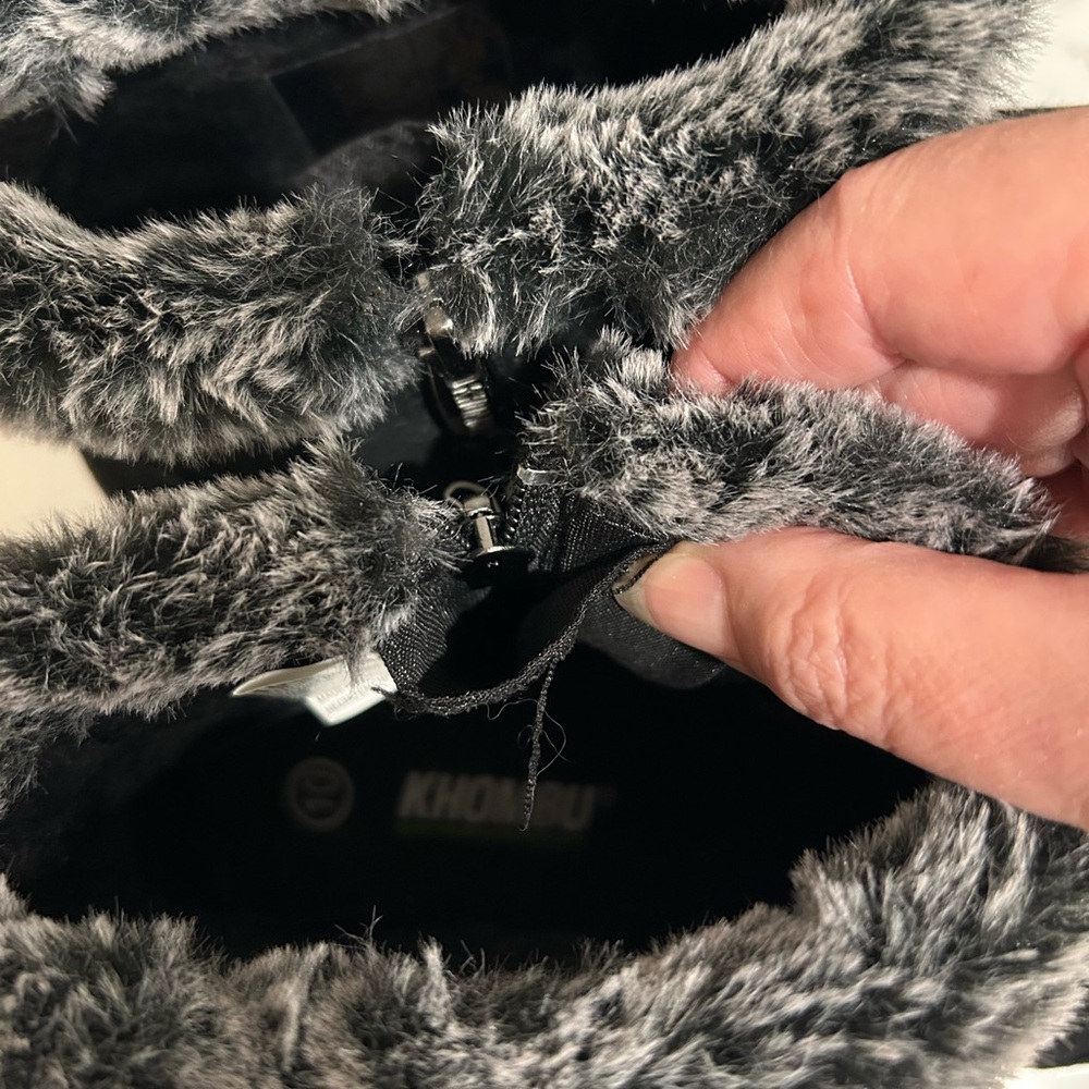 Khombu Black Winter Boots with Faux Fur Trim - Picture 3 of 4